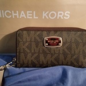Michael Kors wallet wristlet
